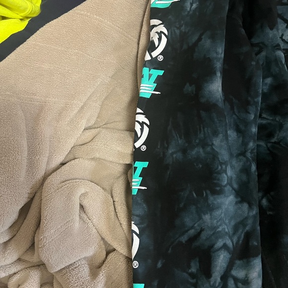 Men’s Heatwave Hoodie - Picture 4 of 6